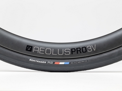 pneu route  Bontrager R2 Hard-Case Lite 700x25c
